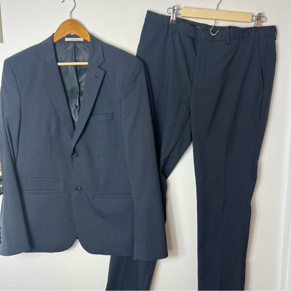 EDGE WD.NY 2 piece Navy Suit medium 33w 32L